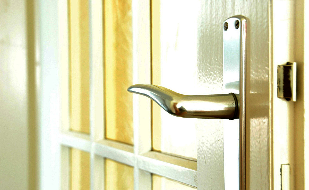 Come pulire le porte interne